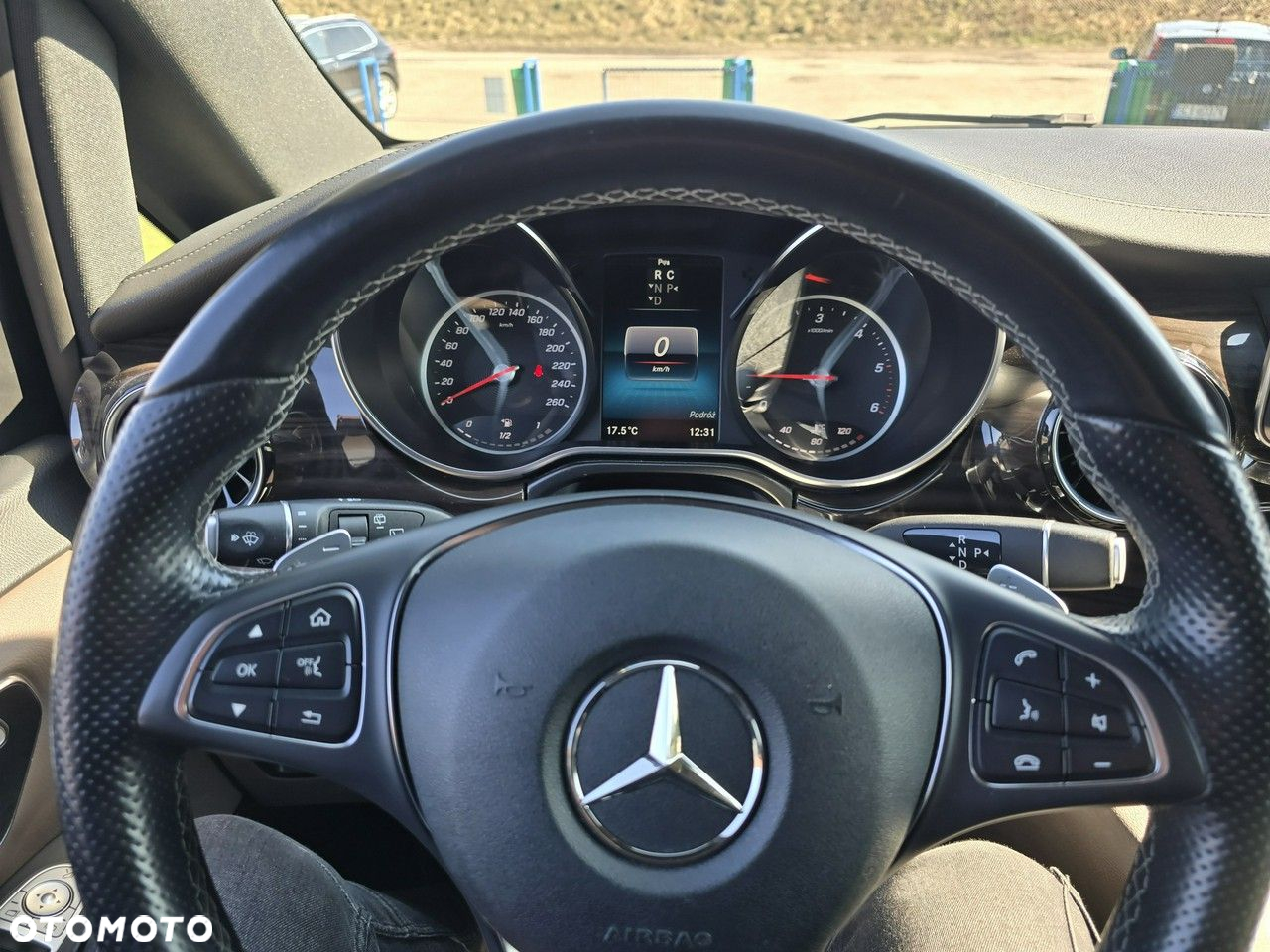 Mercedes-Benz Klasa V - 12