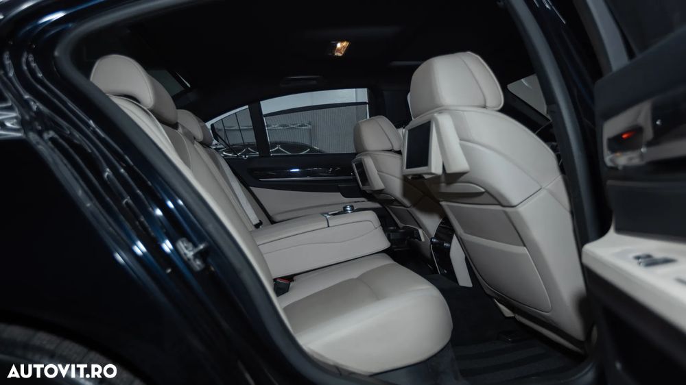 BMW Seria 7 750i xDrive - 20