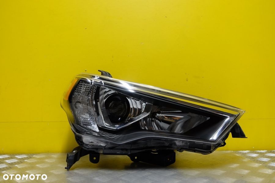 TOYOTA 4RUNNER 2021 2022 2023 REFLEKTOR LAMPA LED PRAWA 2 PIN USA - 1