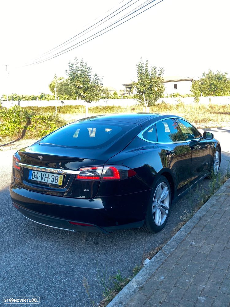 Tesla Model S - 3
