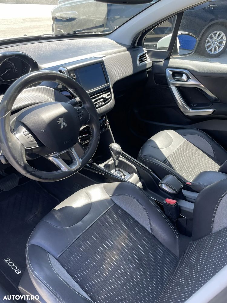 Peugeot 2008 PureTech 110 GPF Stop&Start EAT6 Allure - 8