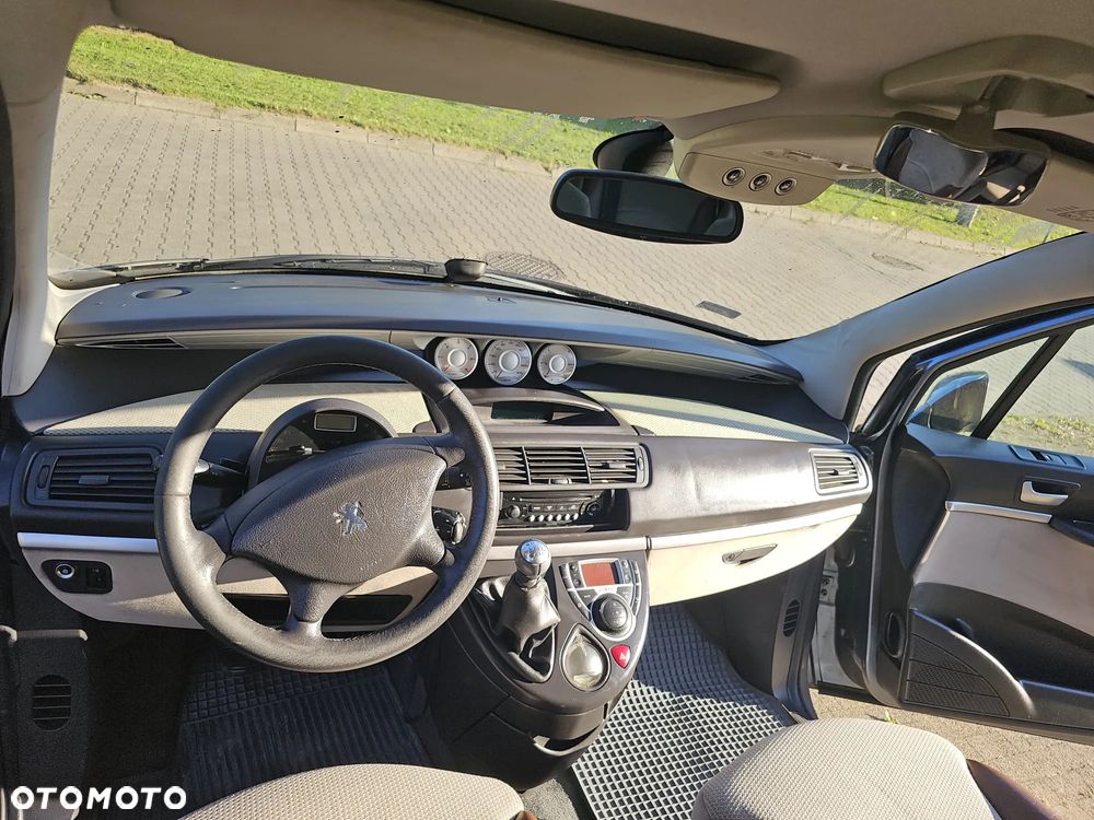 Peugeot 807 HDi 130 Premium - 8