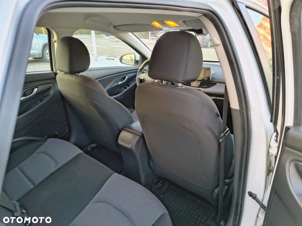 Hyundai i30 1.5 DPI Classic + - 12