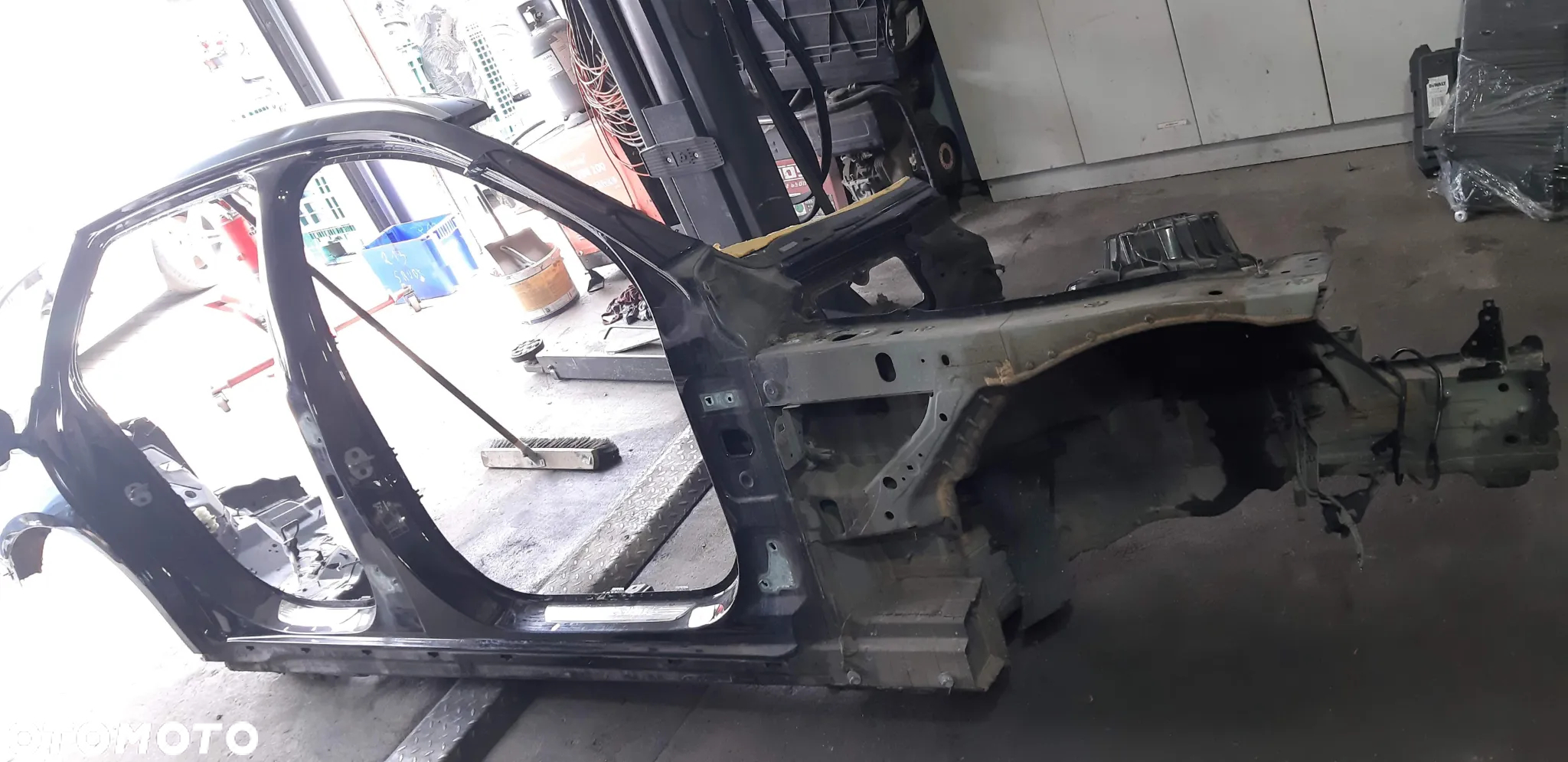 Bok prawy ćwiartka próg słupek 040 Mercedes W213 2017r 2.0d kombi - 3