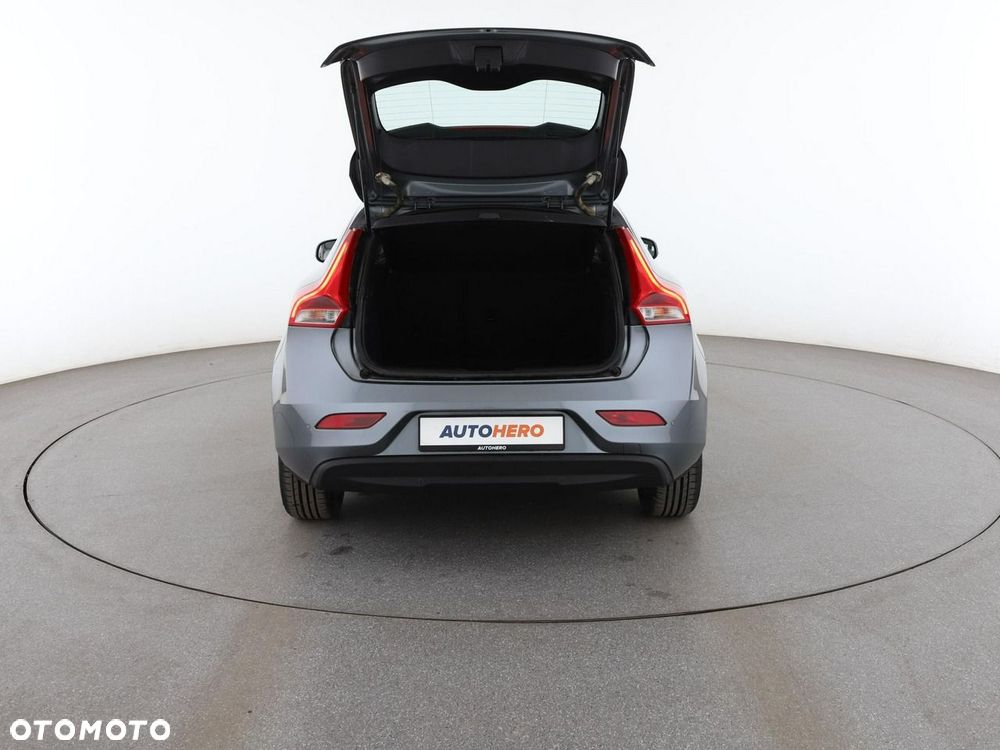 Volvo V40 T2 Momentum - 20