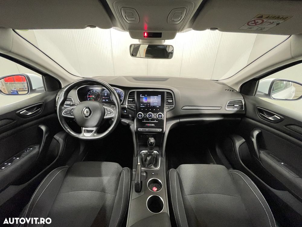 Renault Megane TCe 140 GPF Equilibre - 8