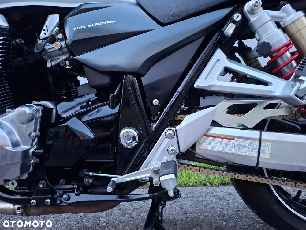 Suzuki GSX - 29