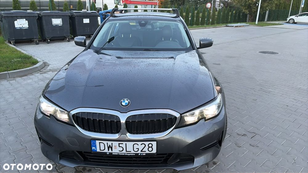 BMW 3 Series 2019 photo 2