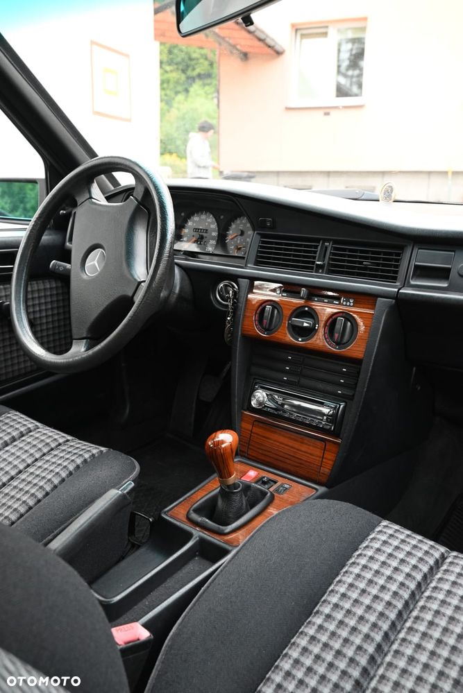 Mercedes-Benz W201 (190) - 8