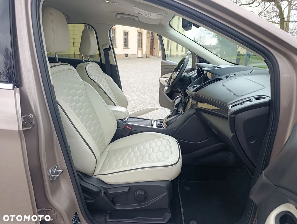 Ford Kuga 2.0 TDCi 4x4 Vignale - 24