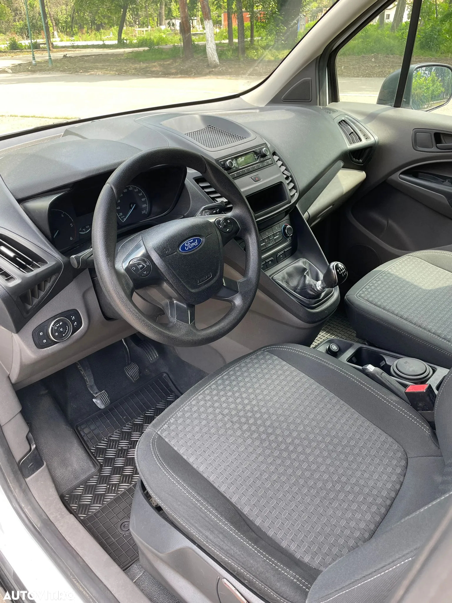 Ford Transit Connect - 10