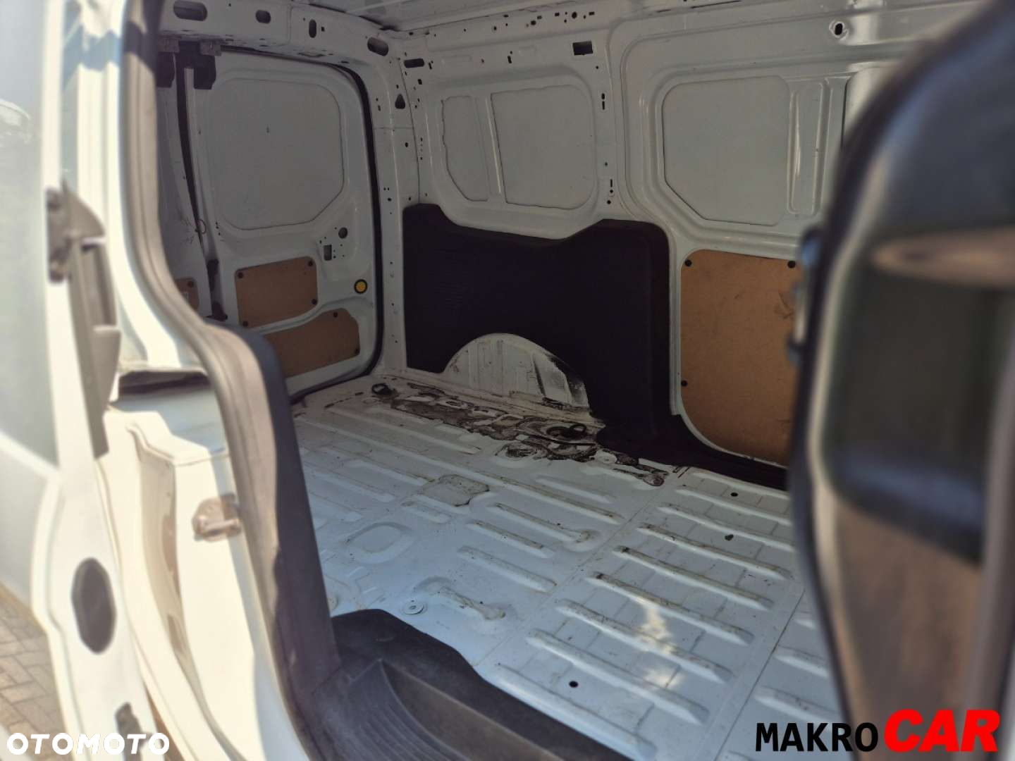 Ford Transit Connect - 13