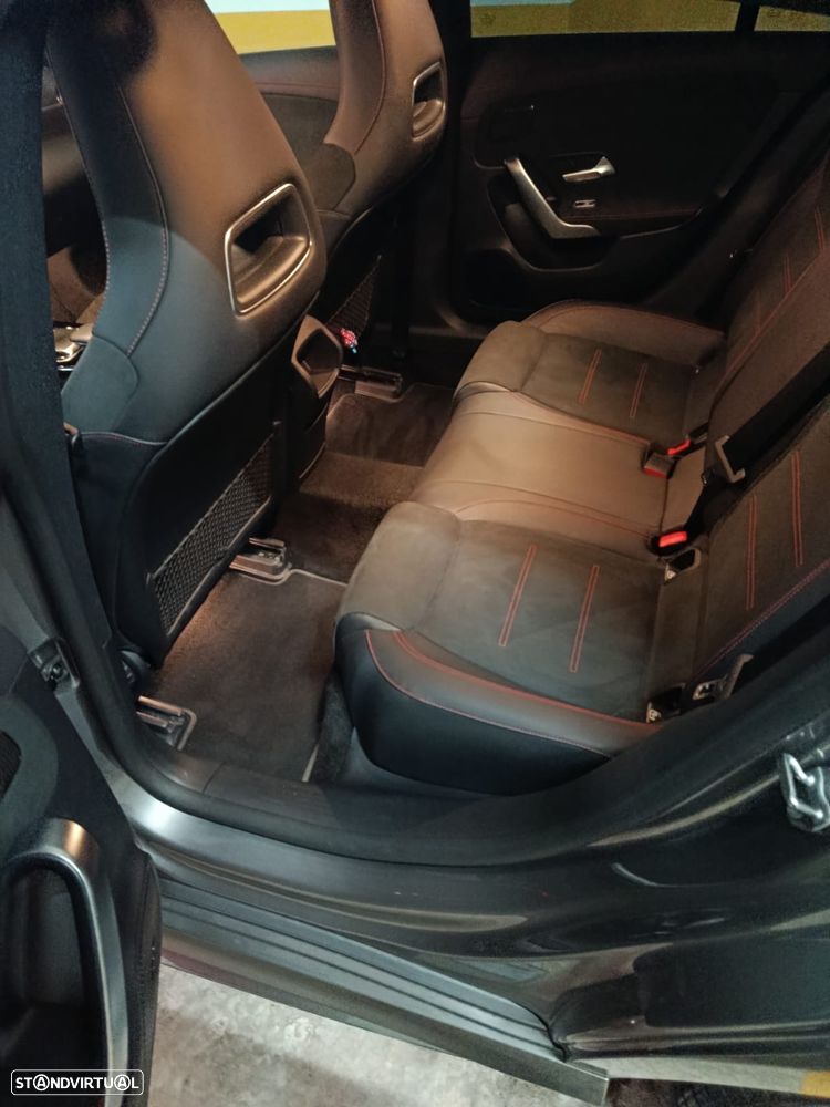 Mercedes-Benz 200 - 7