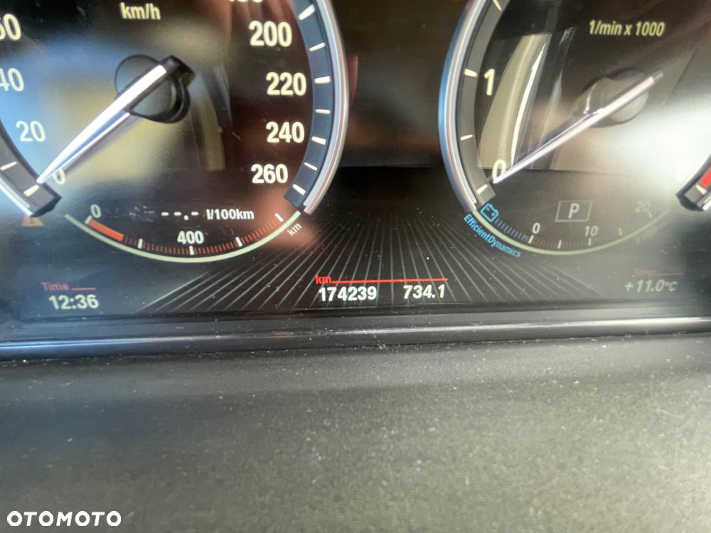 BMW Seria 5 525d xDrive - 17