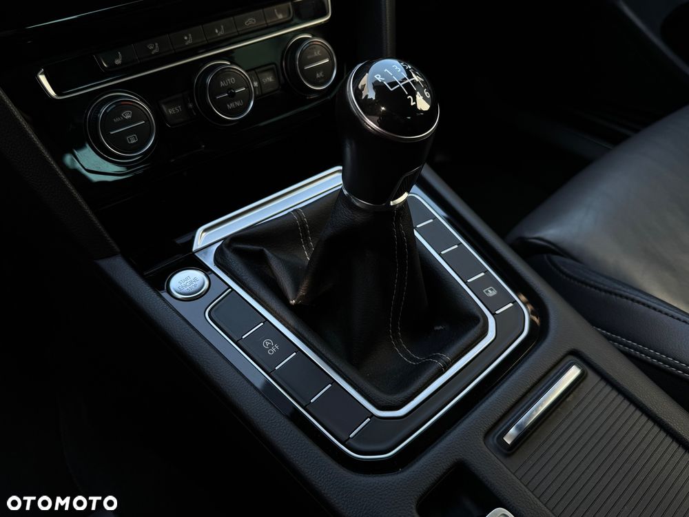 Volkswagen Passat 2.0 TDI (BlueMotion Technology) Highline - 22