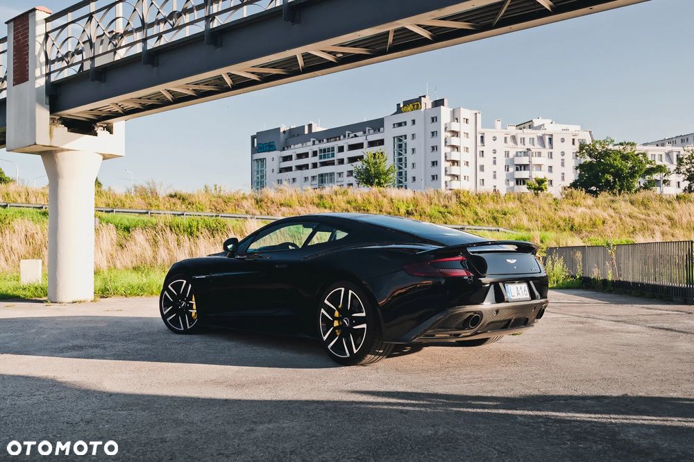 Aston Martin Vanquish Coupe - 13