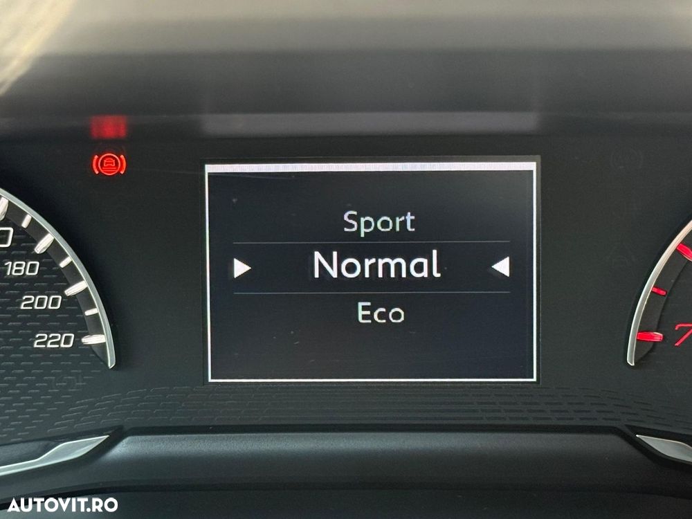Peugeot 208 1.2 L PureTech STT EAT8 Allure - 10