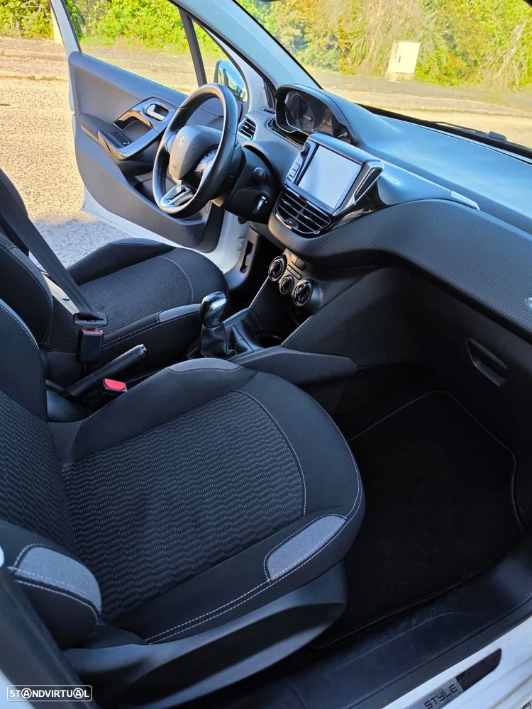 Peugeot 208 1.2 PureTech Style - 30