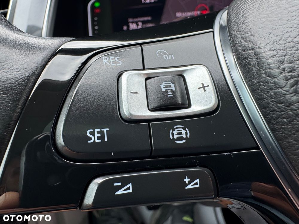 Volkswagen Tiguan - 36