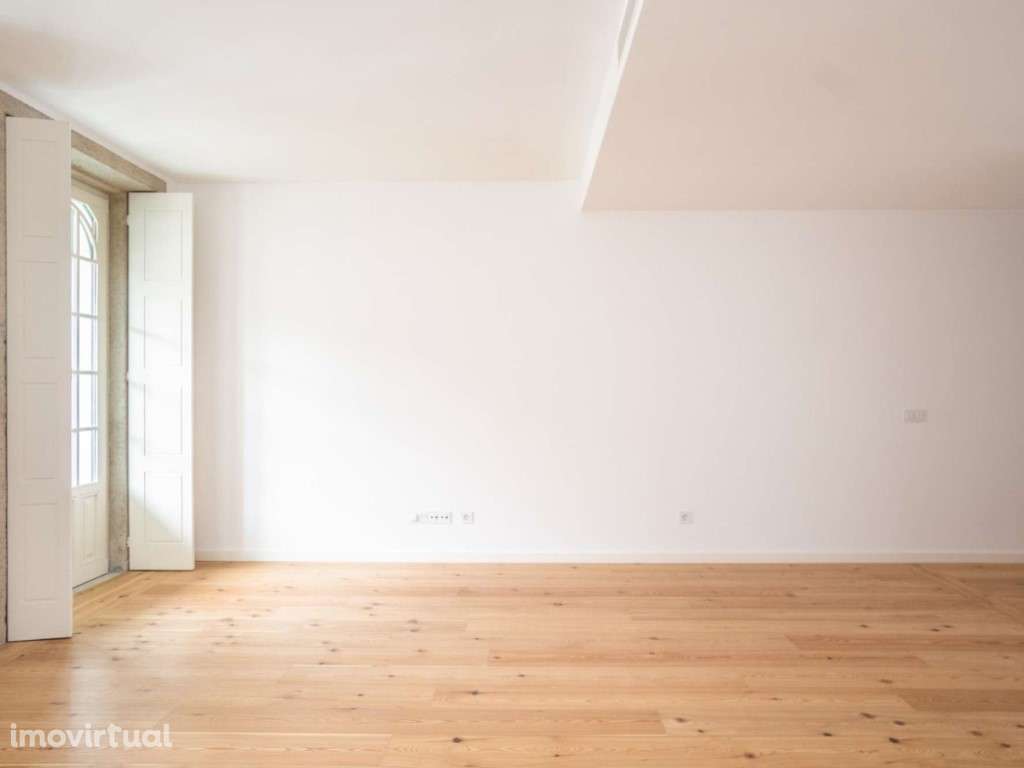Apartamento T2 duplex com varanda na Baixa do Porto - Grande imagem: 2/20