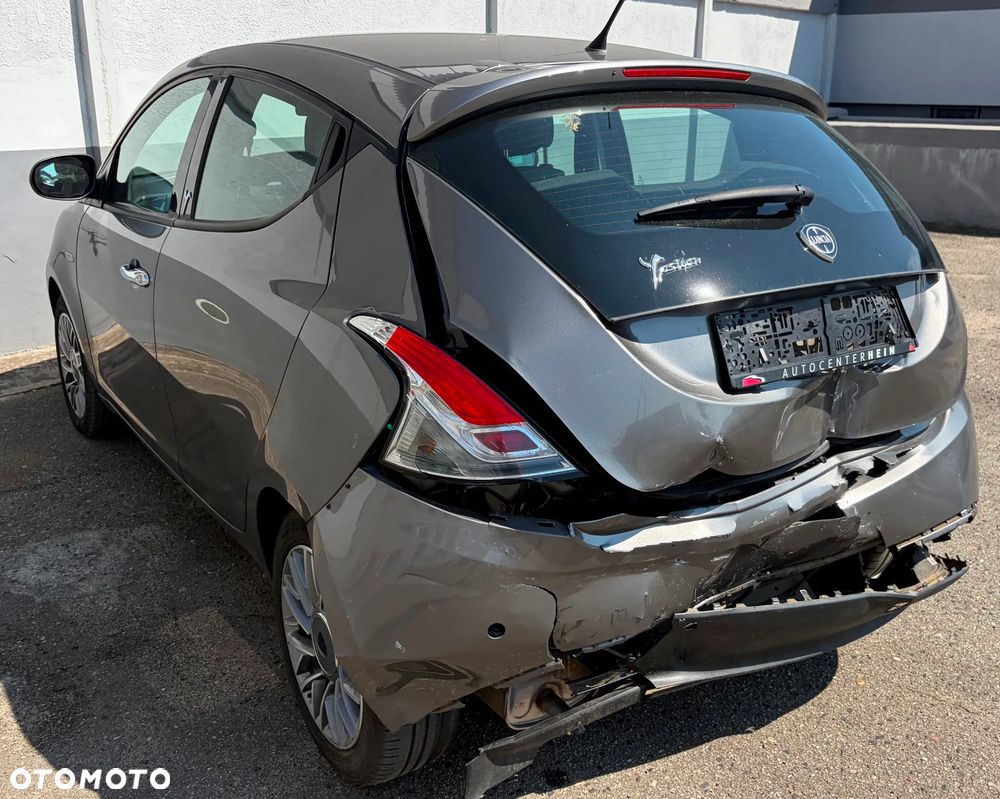 Lancia Ypsilon 1.2 8V Gold - 30