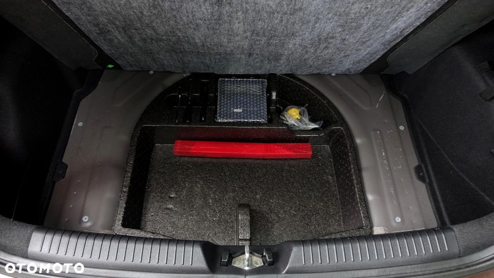 Kia Ceed - 32