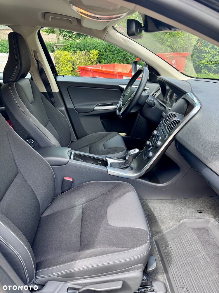 Volvo XC 60 D4 Geartronic Momentum - 11