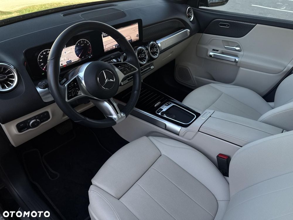 Mercedes-Benz GLB - 10