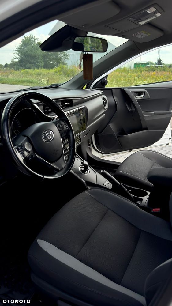 Toyota Auris - 12