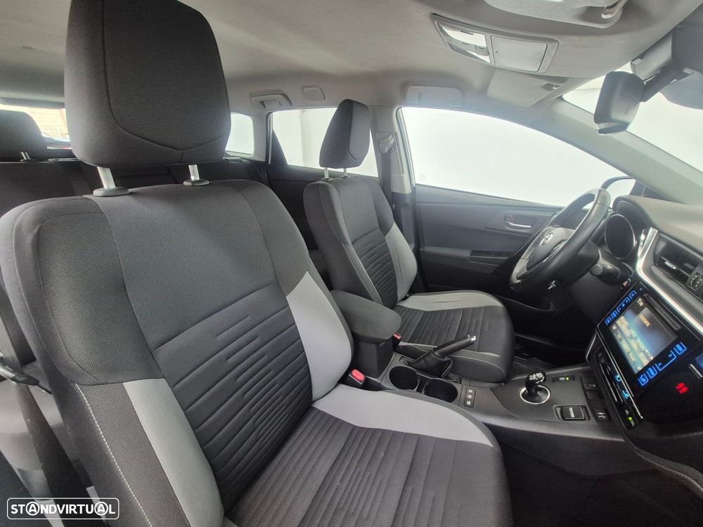 Toyota Auris Touring Sports 1.8 HSD Freestyle - 21