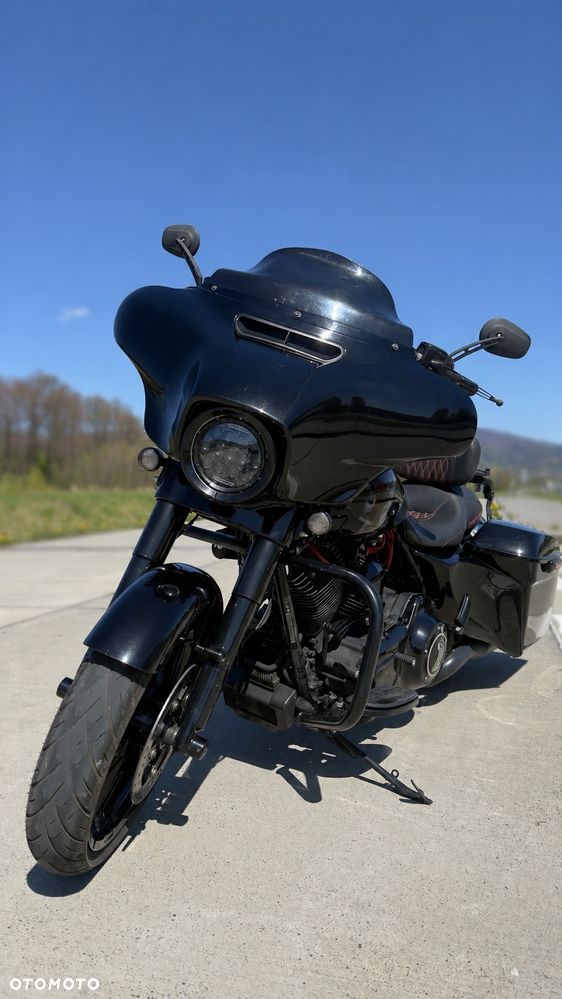 Harley-Davidson Touring Street Glide - 2