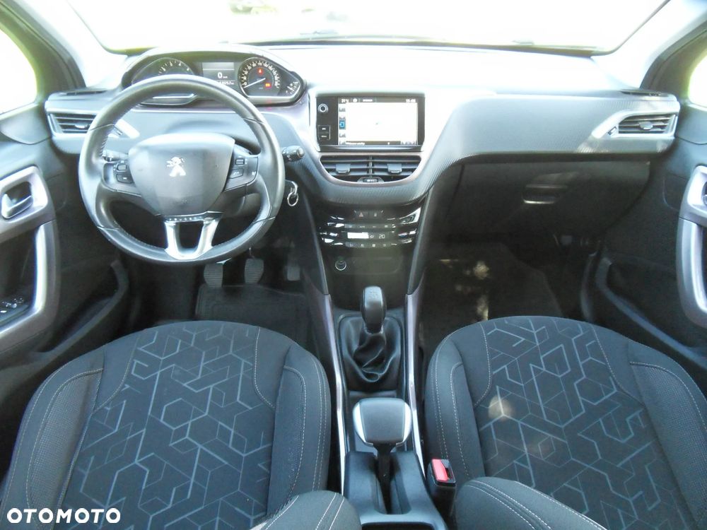 Peugeot 2008 1.2 Pure Tech Active S&S - 11