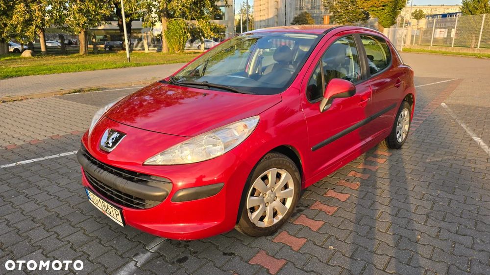 Peugeot 207 - 1