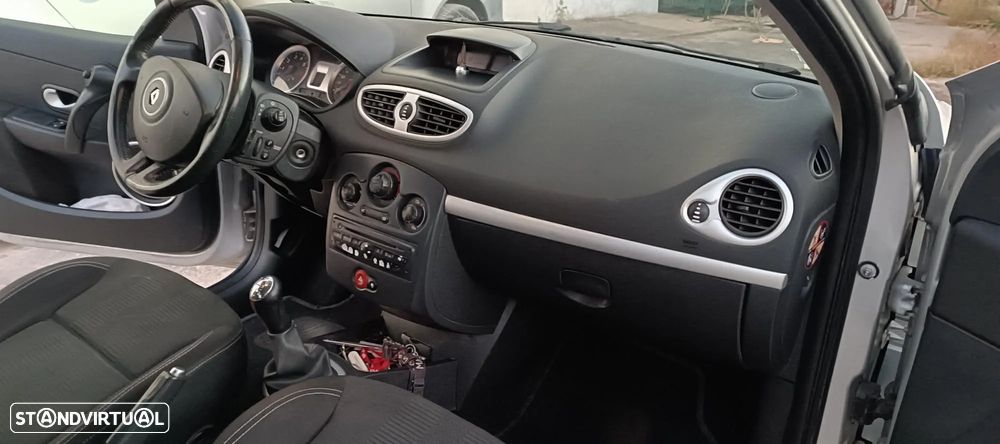 Renault Clio 1.2 16V Confort - 4