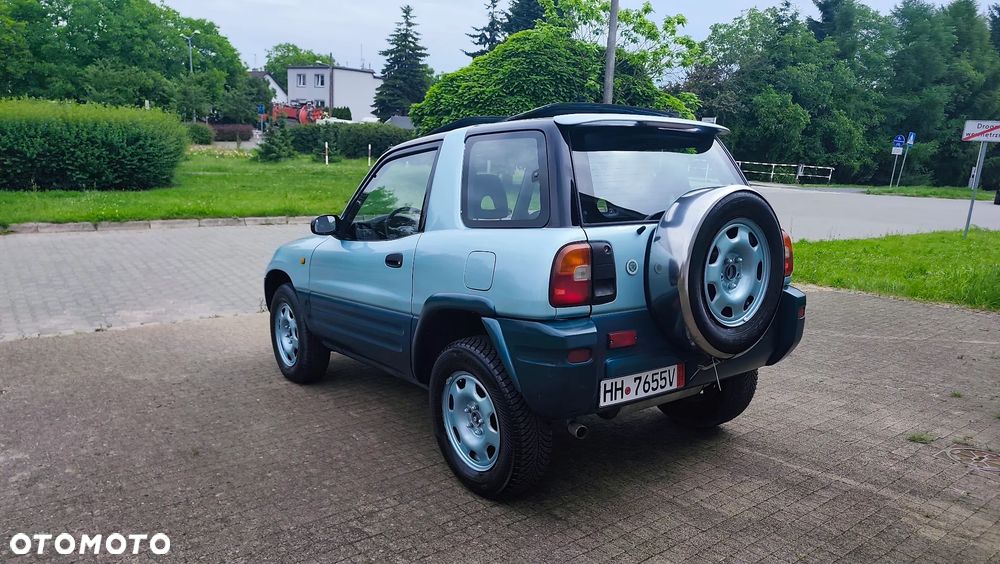 Toyota RAV4 2.0 GLi - 18