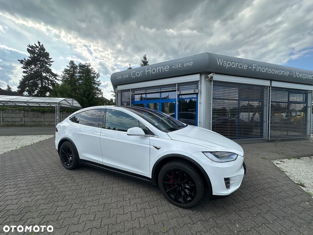Tesla Model X - 3
