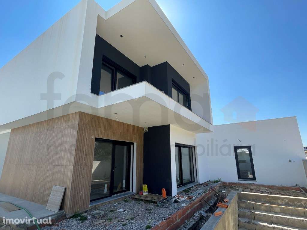 Moradia T3 com jardim e piscina em zona residencial tranquila - Grande imagem: 5/60