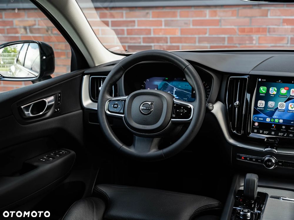 Volvo XC 60 B4 B Plus Dark - 32