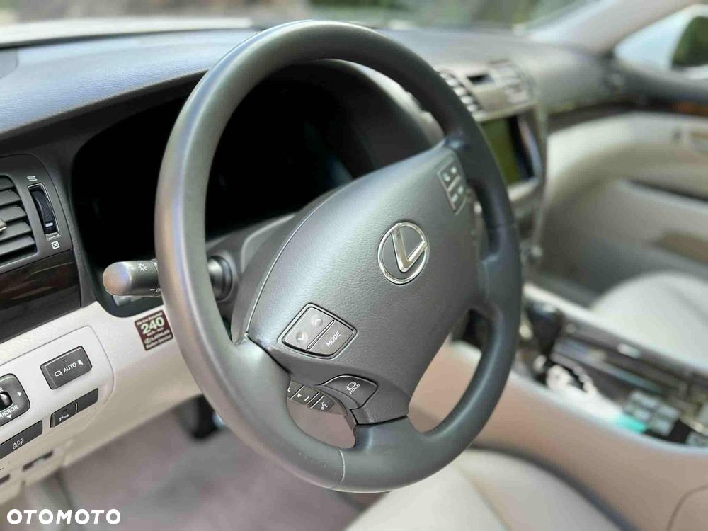 Lexus LS 460 Elite - 26