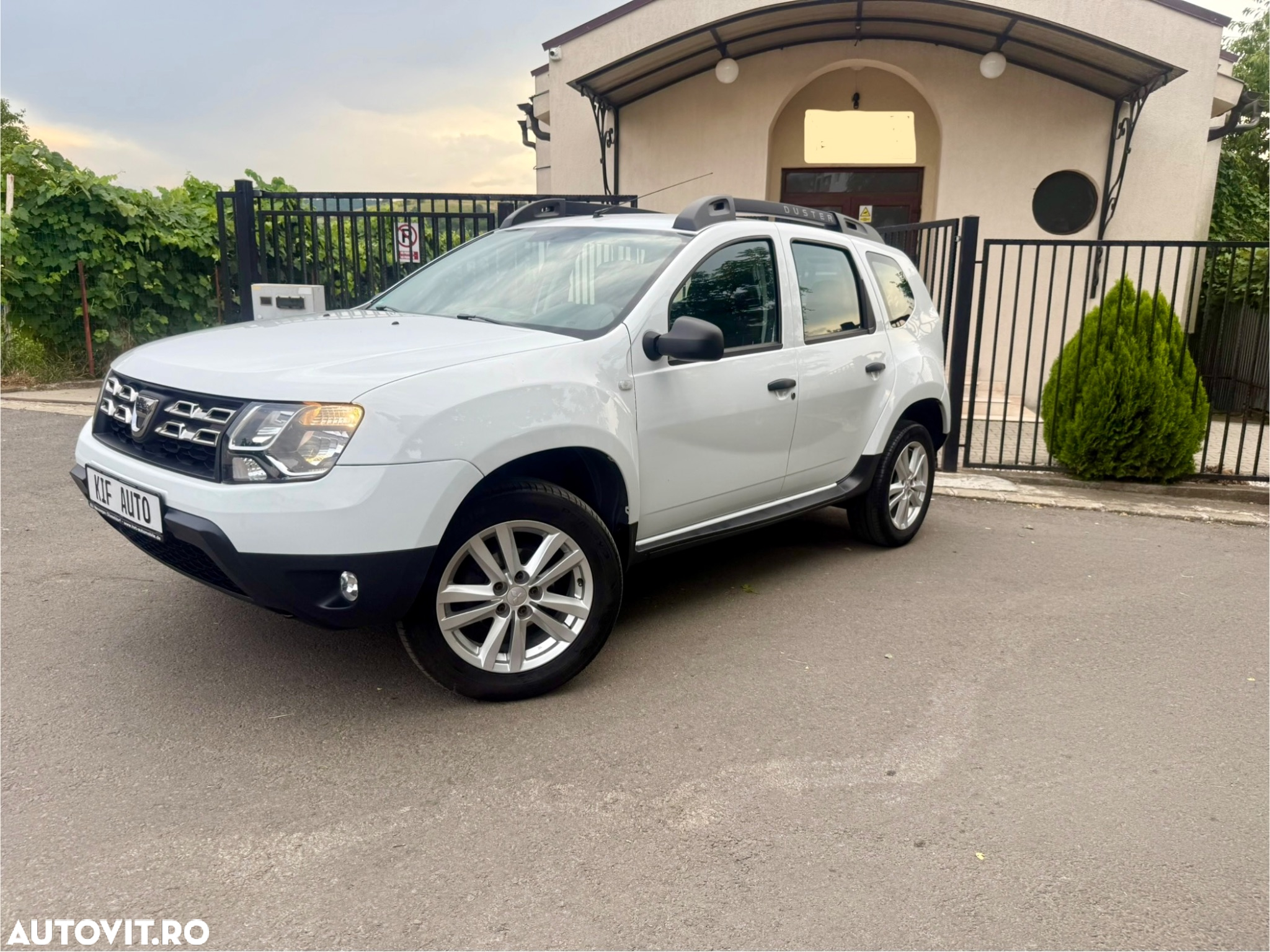 Dacia Duster SCe 115 2WD Essential - 37