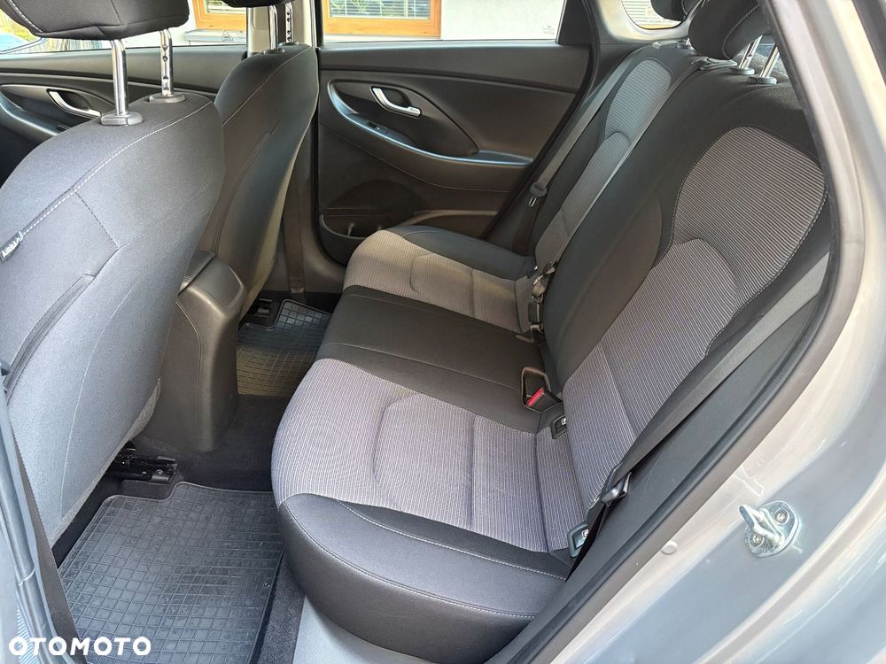 Hyundai i30 1.5 DPI Classic + - 16