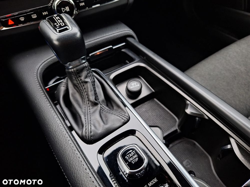 Volvo V90 D4 Momentum Pro - 35
