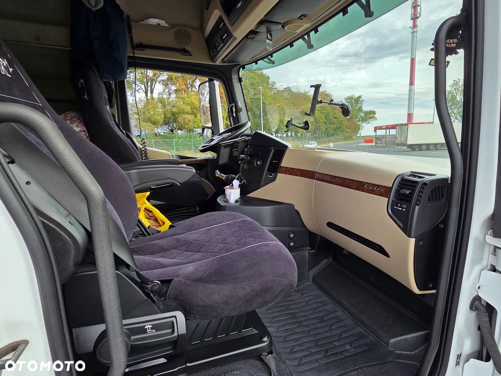 Mercedes-Benz Actros - 26