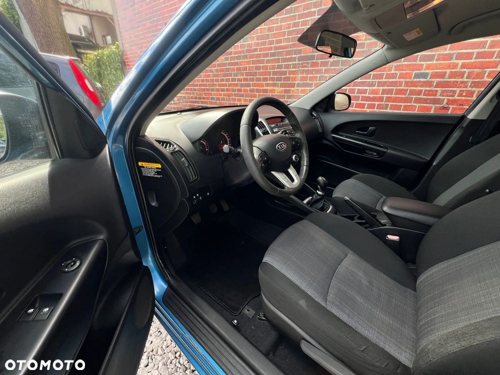 Kia Ceed - 8