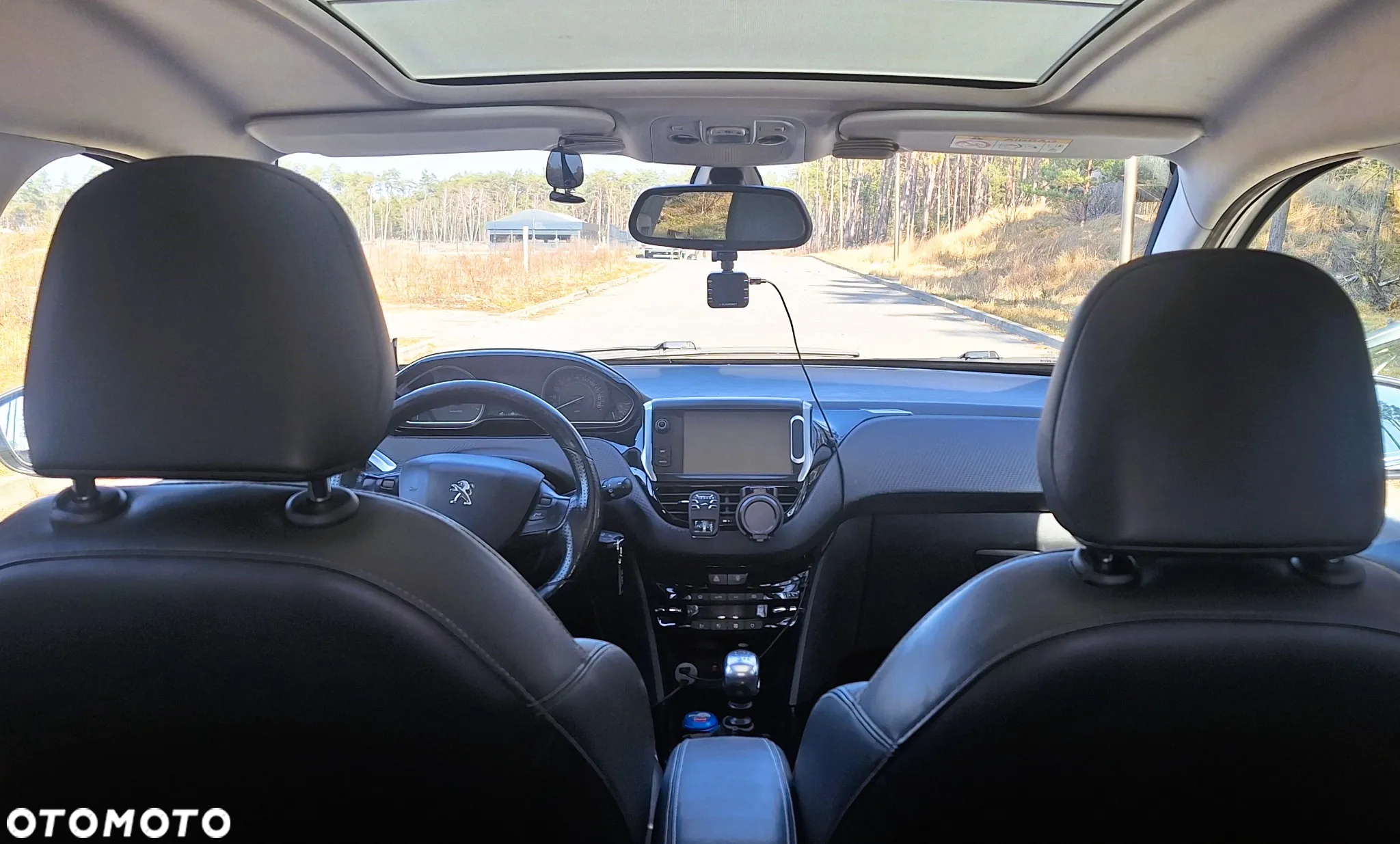 Peugeot 2008 1.2 Pure Tech Allure S&S - 11