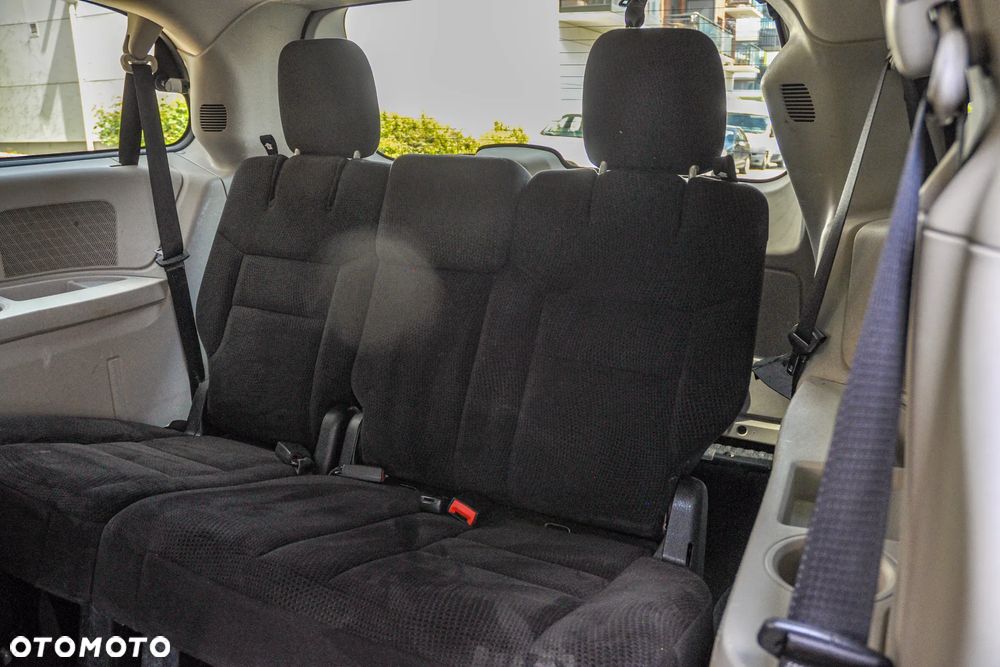 Dodge Grand Caravan - 9