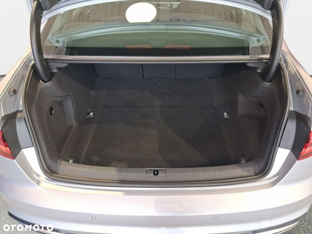 Audi A4 Limousine - 13