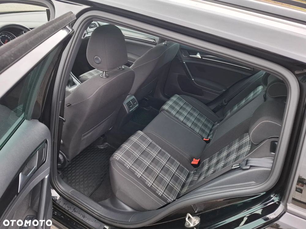 Volkswagen Golf VII 2.0 TDI BMT GTD - 11