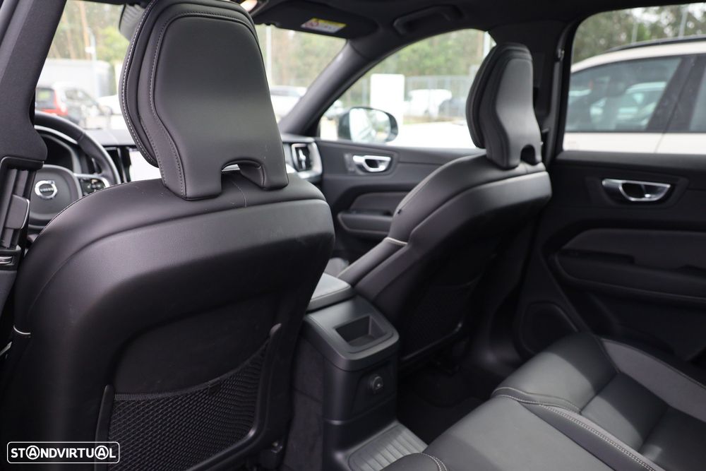 Volvo XC 60 2.0 T6 PHEV Black Edition AWD - 11