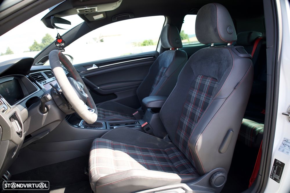VW Golf GTI Performance BlueMotion DSG - 11